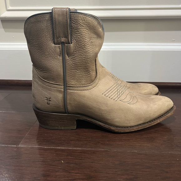 Frye Billy Short Western Booties - Picture 1 of 4